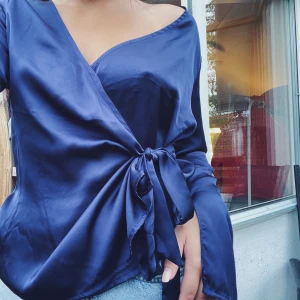 Silkesblus NAKD  - Silkesblus NAKD storlek 36. Aldrig använd. Säljs för 80 kronor  💜