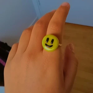 handmade smiley face ring  - handmade smiley face ring 😃 adjustable for any size / shipping 15kr