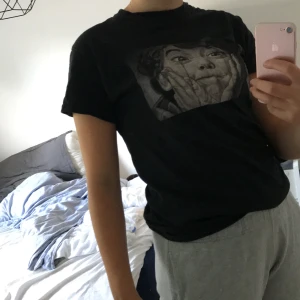 the cool elephant tshirt - Säljer denna tshirt ifrån the cool elephant. Nypris 350kr säljer för 100kr+frakt. Storlek S 