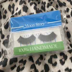 Oanvända lösögonfransar - Säljer oanvända lösögonfransar. 30 kr styck plus frakt. 100 handgjorda. Har 6 paket, så först till kvarn. 1 paket 30 kronor plus frakt, 2 paket 50 kronor plus frak. 