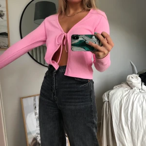 Rosa tröja - Säljer denna trendiga topp för 100kr + frakt. I helt nytt skick.