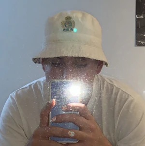 Hatt - Polo Ralph Lauren  - Reversible hat, man kan alltså vända den så blir mönstret annorlunda, se bilderna. Köpt för 700, säljer för 200 