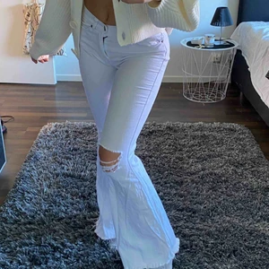  - Vita bootcut jeans. Passar även 34🦋 frakt tillkommer