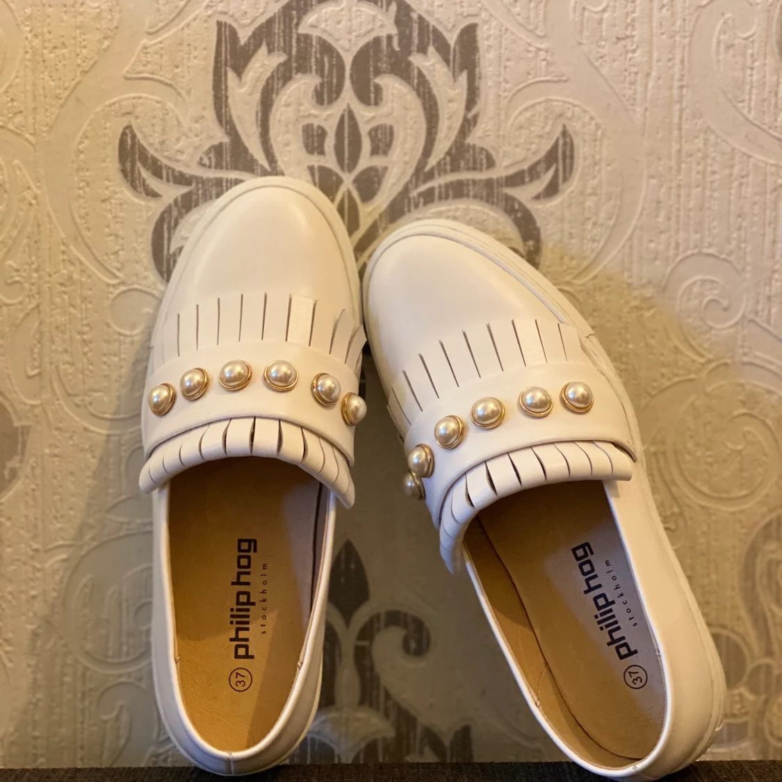 Sprillans nya vita ”loafers”