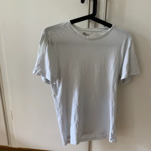 T-shirt - Enkel snygg t-shirt från HM
