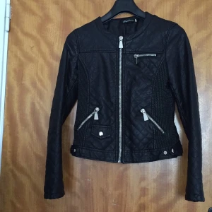  - Oanvänd skinnjacka köpt på Creme Fraiche i Köpenhamn