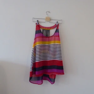  - Ett strandlinne som funkar utmärkt som oversize (jag har vanligen 36). Möter gärna upp för köp, alternativt skickar.