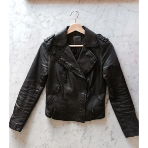  - Fejk läderjacka från Zara. Vintage style.