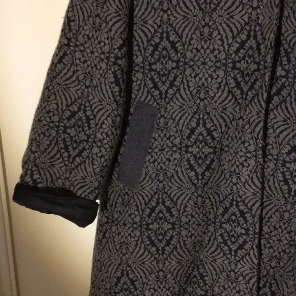 A-formad vintage kappa inköpt för två år sen men är i god skick! En kappa med fin färg som passar perfekt på hösten 🍂
Kan skickas mot betalning. Jackor.