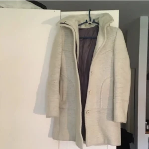 Vit kappa från Topshop - I fint skick 🤍 uk 8