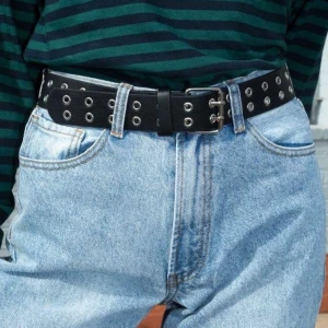 Brandy Melville skärp  - (Bilden är lånad) jättefint skärp från Brandy Melville<3 köpte i Barcelona förra året och är helt oanvänd:p köparen står för frakt (bud på 80kr)