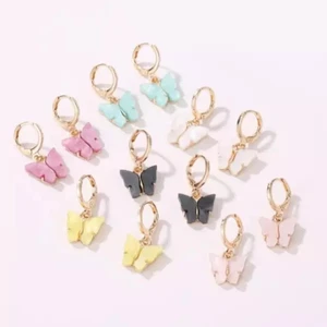 Fjäril örhängen 🦋 - Restock på fjäril örhängena 🦋 finns i svart, vit, gul, mörk rosa, blå, ljus rosa.Dem är ECO-friendly, lead and nickel free. Material är Alloy,Acrylic. Kostar 45kr/st,  frakt 11kr. Post brevis kommer finnas på min insta story @bgmbeautycosmetics 💕   ❌ slutsåld- vit,  ljus rosa ❌