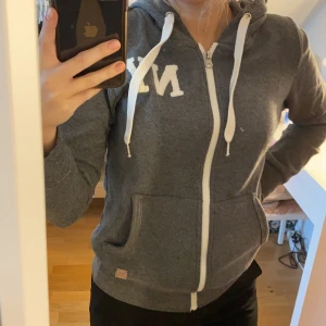 Tröja  - Från ONLY , storlek S och i bra skick. Säljer för 80 inklusive frakt