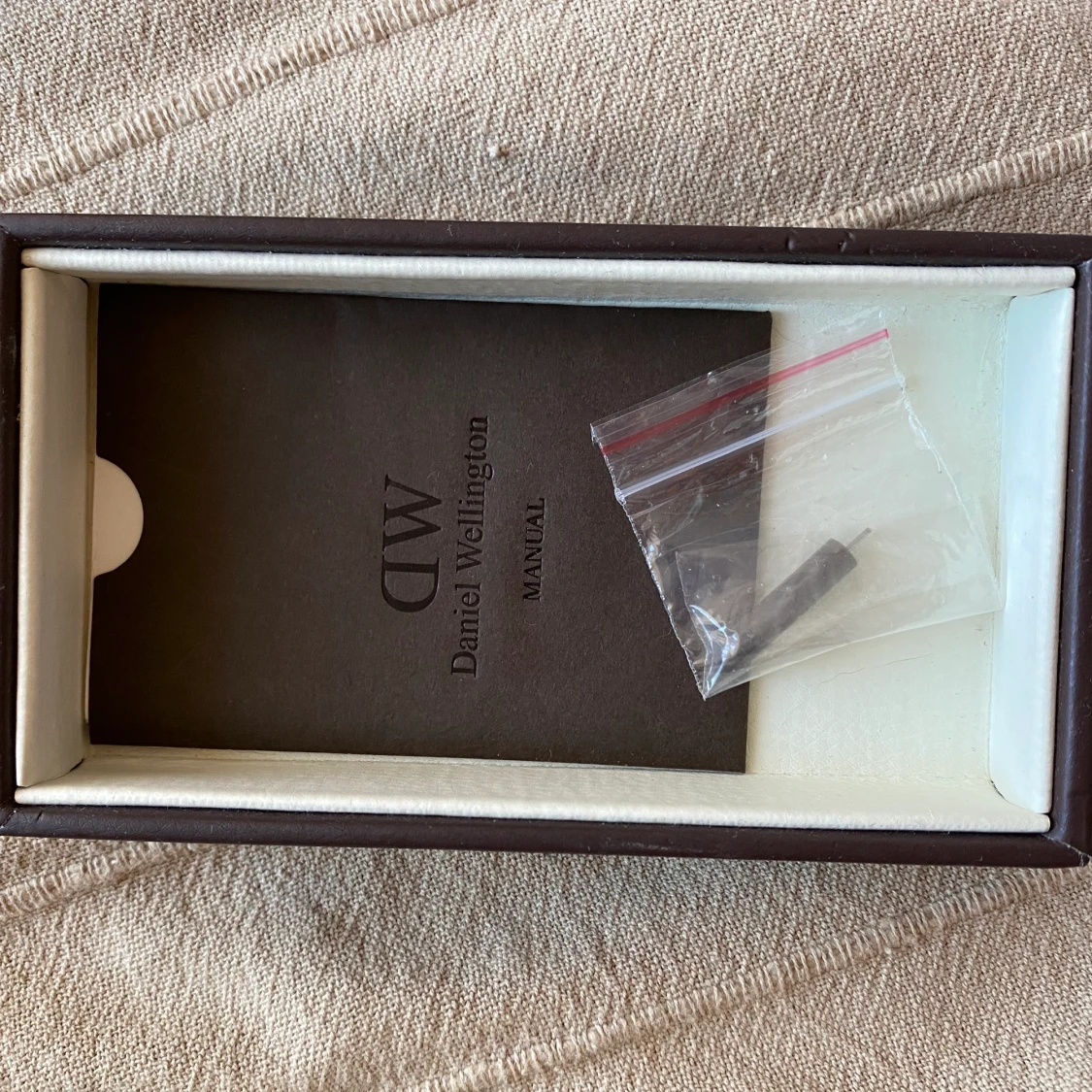 Silvrig Daniel Wellington klocka  - 91