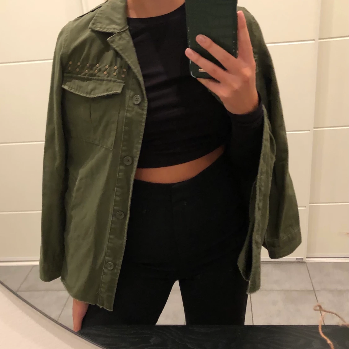 Militärgrön jacka