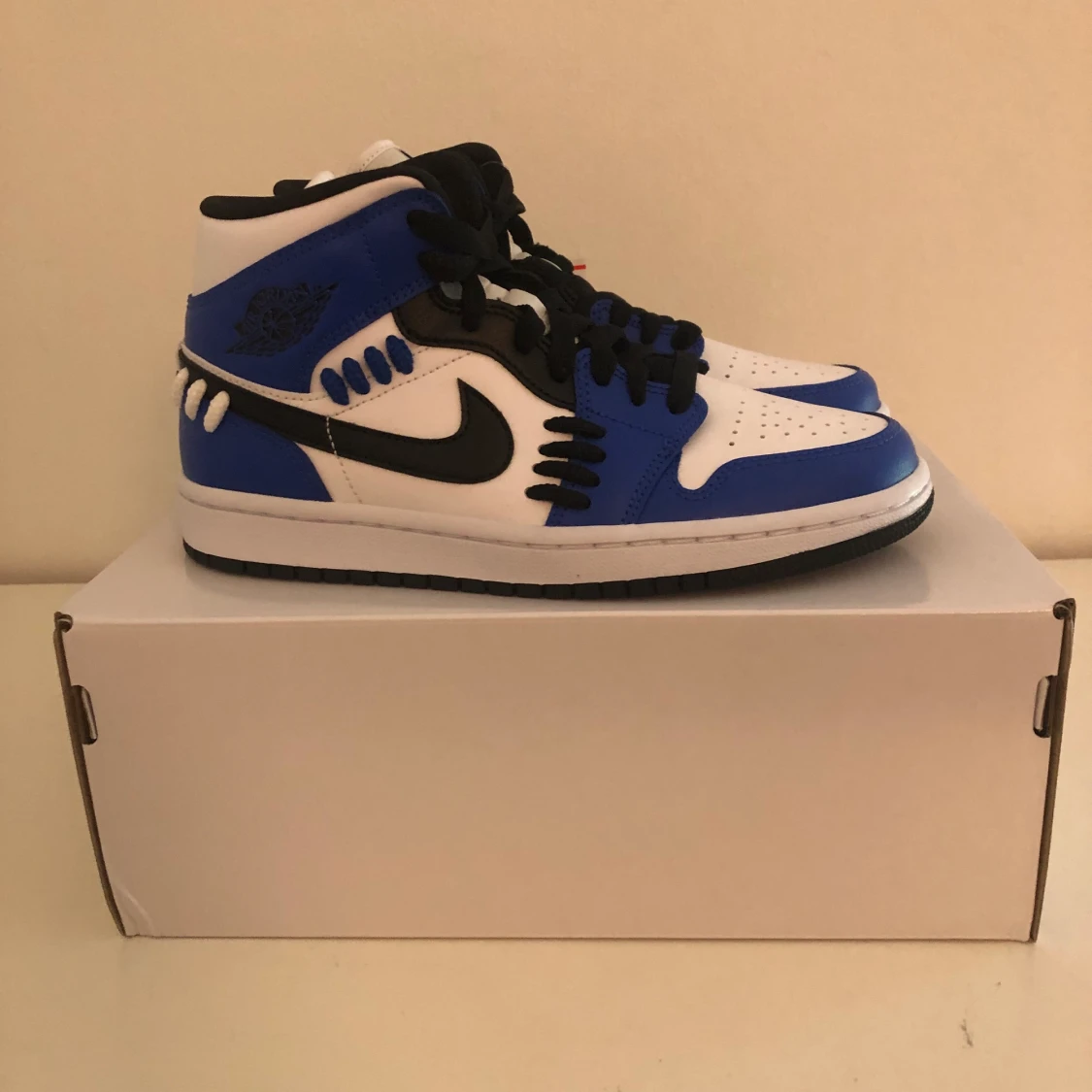 Jordan 1 mid ”Sisterhood”