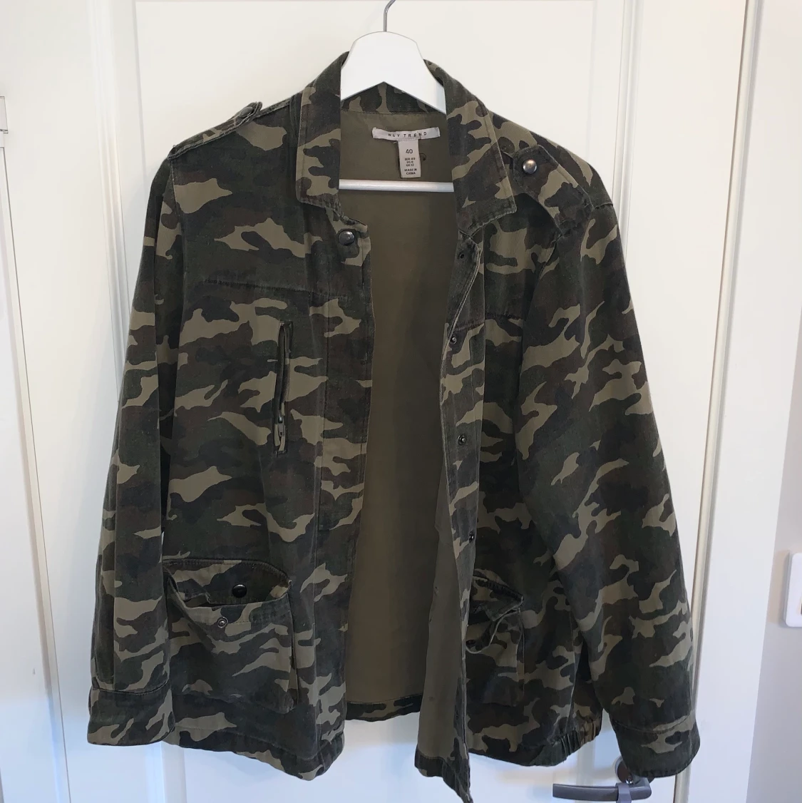 Militärjacka från Nelly - 90