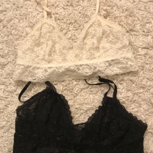 Två fina bralettes  - Säljer dessa! Antingen i par eller styck! Knappt använda. Frakt är 15 kronor 