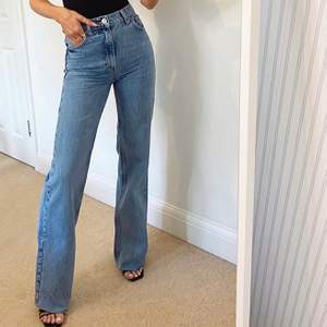 Populära långa Jeans från zara, köpt för 400💕