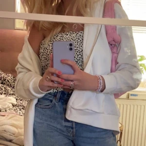 Oversized kofta - Kofta i strl XL från hm så sitter perfekt oversized på mig som är en XS/S annars! 