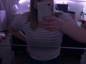 Randig T-shirt  - Säljer en randig T-shirt från New Yorker i stl M. I princip oanvänd.