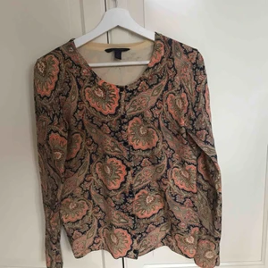  - Tommy Hilfiger kofta super bra sick , hämta hos mig i Majorna eller jag skickar   priset inkl frakten 