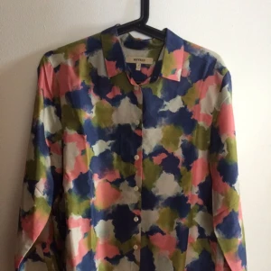  - Snygg skjorta från Whyred i mkt fint skick! :)