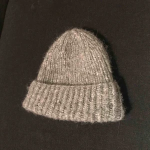  - Iprincip oanvänd mössa i 100% alpacka! Kliar inte och är väldigt varm! Jag bjuder på frakt! 