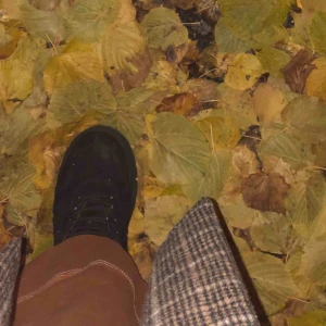  - SKITSNYGGA stora svarta skor som passar till allt! Köpa för 500kr ish och dem är i väldigt fint skick! 