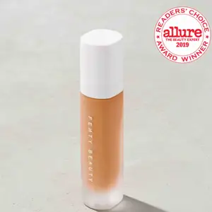 Säljer min fenty beauty pro filter matte foundation i färg 145 med en oliv underton. Den är äkta och helt ny köpt från sephora då jag fick en exakt samma i present några dagar senare. Ordinarie pris 351. Frakt står köpare för 