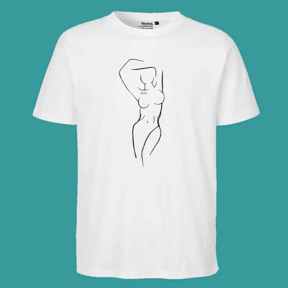 Helt ny t-shirt ur vår kollektion ÄKTA.    Vi är ett UF företag från polhemskolan. Vår vision är att kunna erbjuda kunderna enkla tröjor med tryck. Vi erbjuder även kunderna att själva få va med av tillverkningsprocessen. . T-shirts.