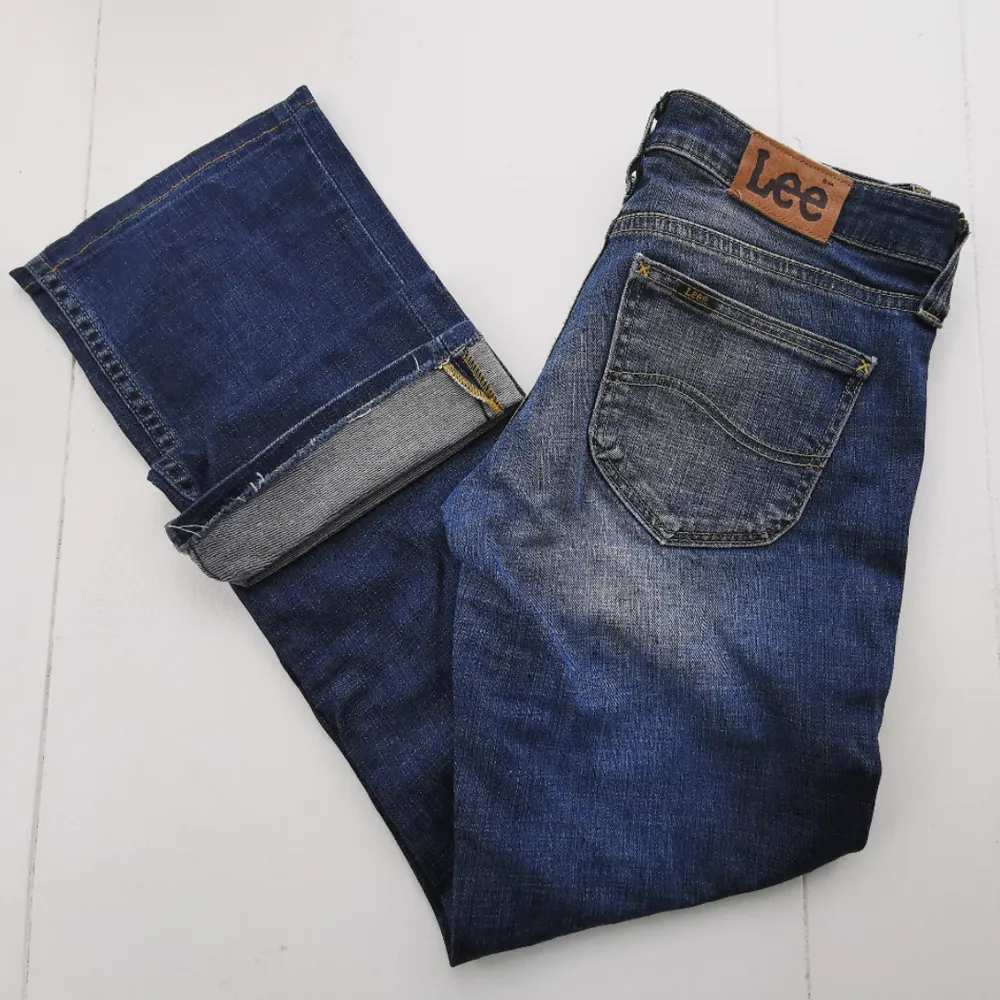 Supersnygga jeans från Lee, superfint skick! Köparen står för frakten ⚡. Jeans & Byxor.