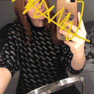  - Supersnygg tröja från zara, den passar både S & M!!  Frakt tillkommer