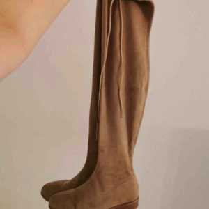  - Över kne skor stl 37 