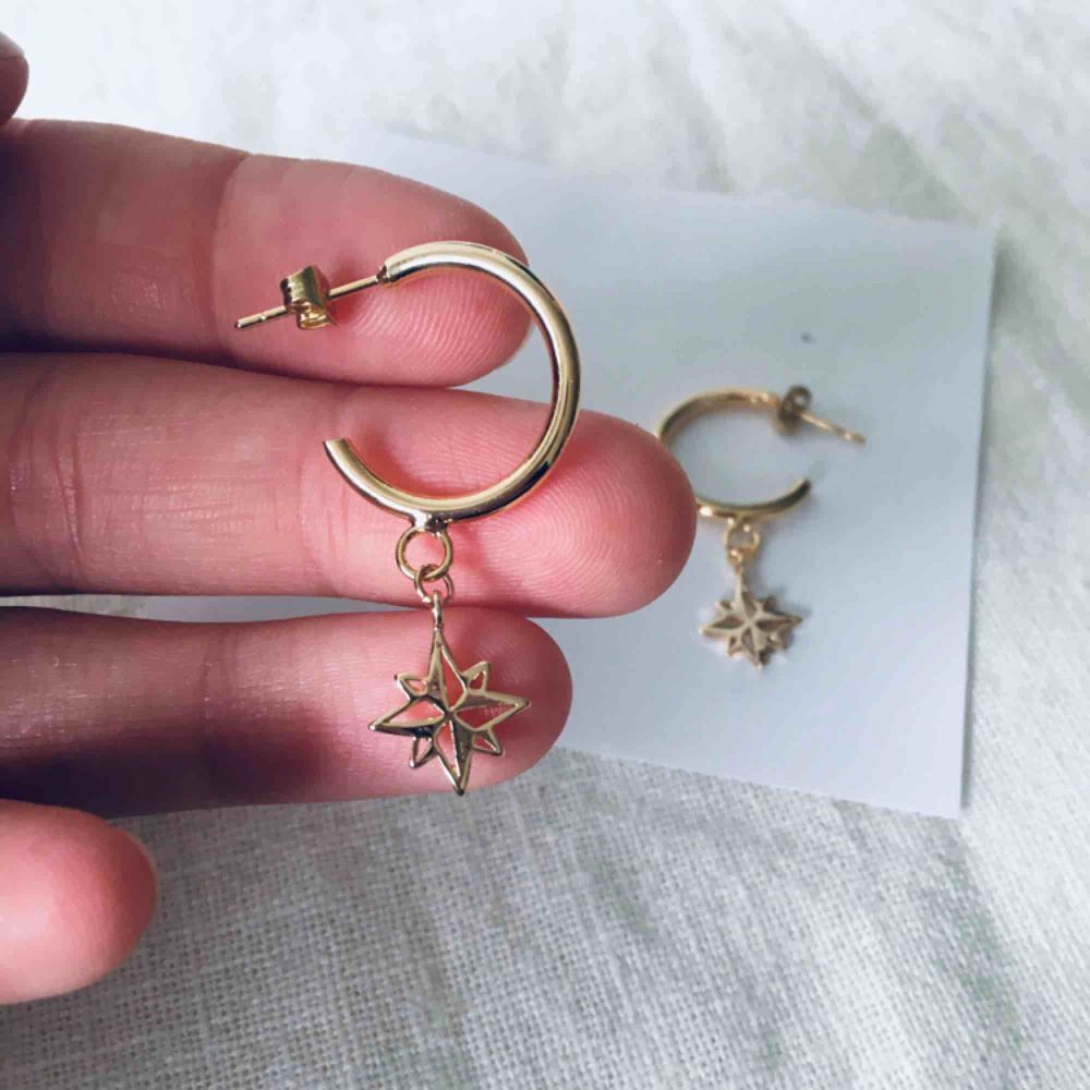 Nya örhängen i 18 k guldplätering.  •Nickelfria •frakt 9 kr •Instagram, dorisclaydesign  . Accessoarer.