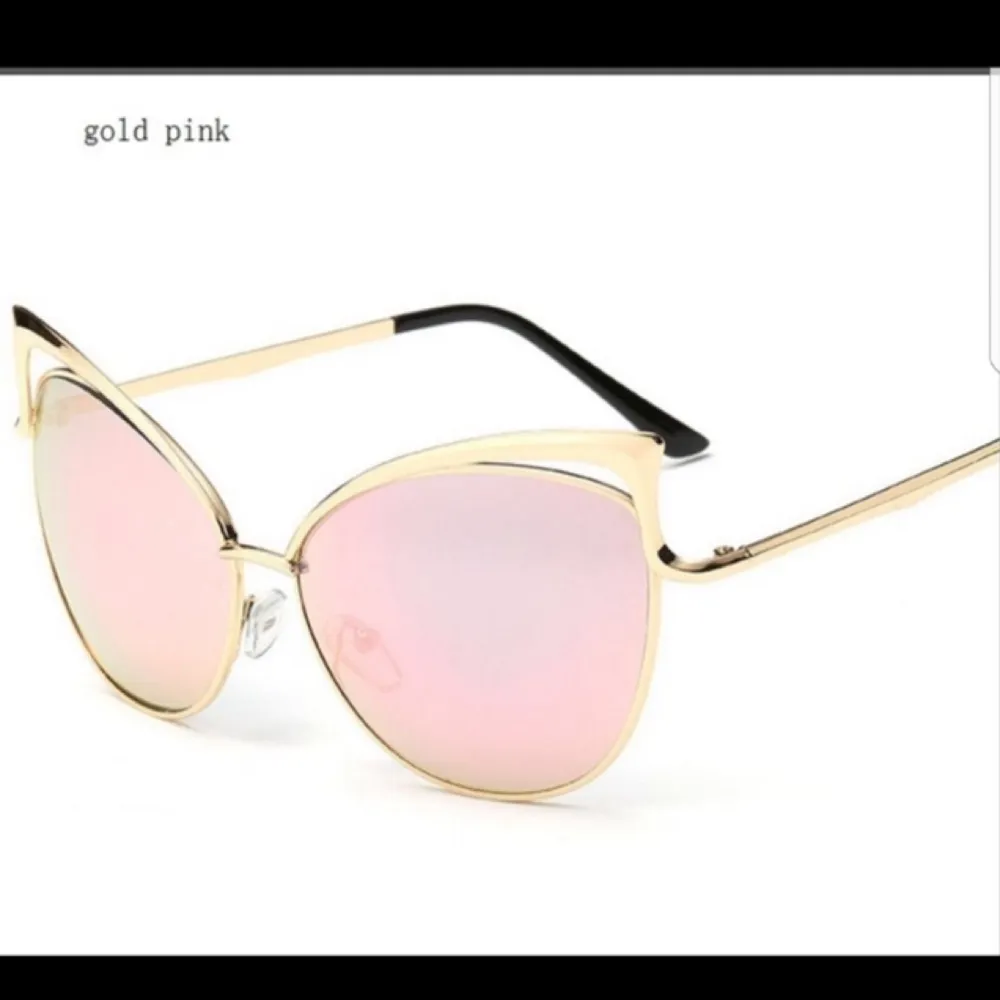 Helt nya solglasögon (aldrig använda) i rosa spegelglas & guldiga bågar🎀✨. Accessoarer.