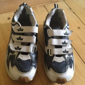  - Sportiga kardborreband skor! Inköpta på Humana för ungefär 1 år sen. 💕