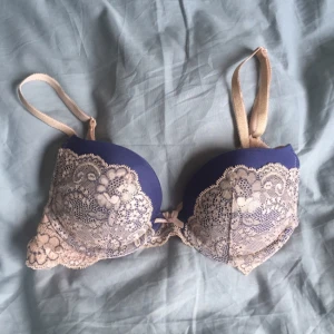  - Bh med push up aldrig använd 