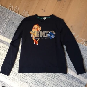  - Liten i storlek. Har annars M i tröjor men L i denna. Aldrig använd. 