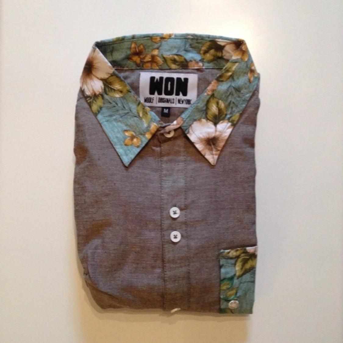 Wolf Originals New York. Blommig krage och ficka. - 1383572265