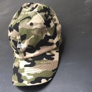  - Justerbar storlek.  Sample, osäker på om den släpptes alls på deras hemsida.  Kan skickas.  Säljes pga flytt.