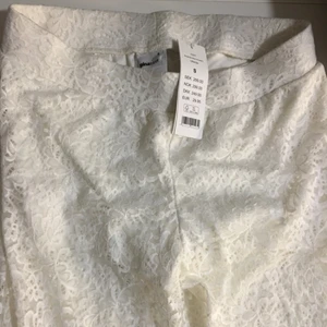  - Oanvända spets byxor finns även i svart. Prislapp kvar 