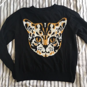 - Stickad tröja från Monki. Bra skick.