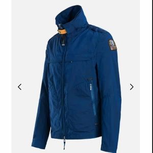  - Säljer en Parajumpers jacka som aldrig har blivit använd, den har också alla original taggar kvar. Priset kan diskuteras och flera bilder kan skickas  Org. Pris runt 5000kr