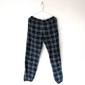 Helt nya och oanvända pyjamasbyxor i riktigt skön kvalité. 100 % bomull