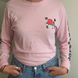  - Nästan helt oanvänd äkta OBEY-tröja.