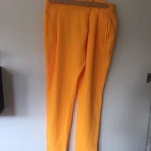  - Snygga finbyxor från Zara passar 36-38. Aldrig använda tidigare!   Nypris 399 kr  Ej prutbara! Köparen står för frakt 