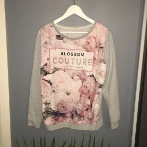  - Tröja från pimkie, använd fåtal gånger. Sjukt skönt material.