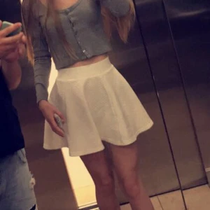  - Har denna kjolen (vita), storlek xs. Från h&m. Använd fåtal gånger. 