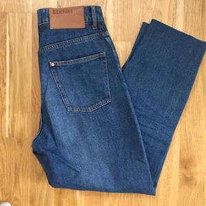  - Jeans H&M Trend stl 25W Frakt tillkommer, skickar så billigt som möjligt med posten.